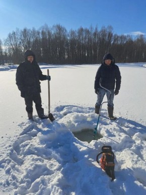 На водоёмах Марий Эл продолжается бурение льда для защиты рыб