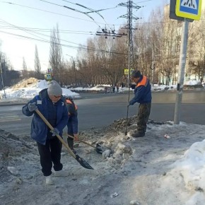 Минувшие выходные АО «Город»: специализированная техника и бригады ручного труда были задействованы в уборке снега, противогололедной обработке дорог и очистке ливневой канализации