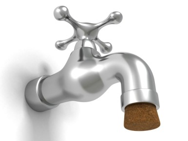 В Йошкар-Оле на улице Луначарского прорвало водопровод