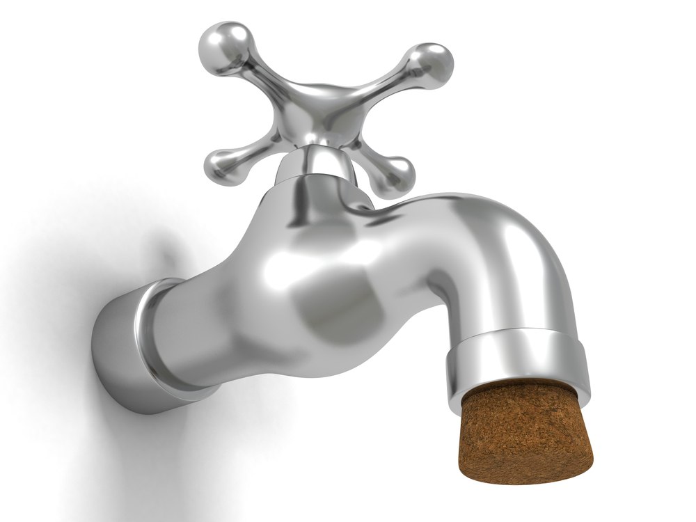 В Йошкар-Оле на улице Луначарского прорвало водопровод