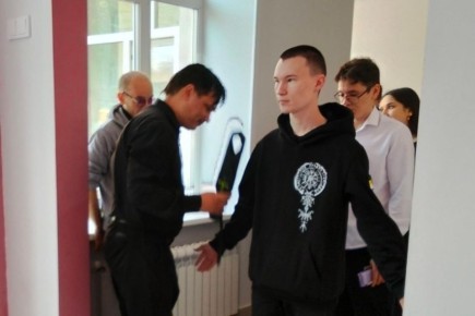 В субботу школьников Марий Эл проверяли на входе в классы с помощью металлодетекторов