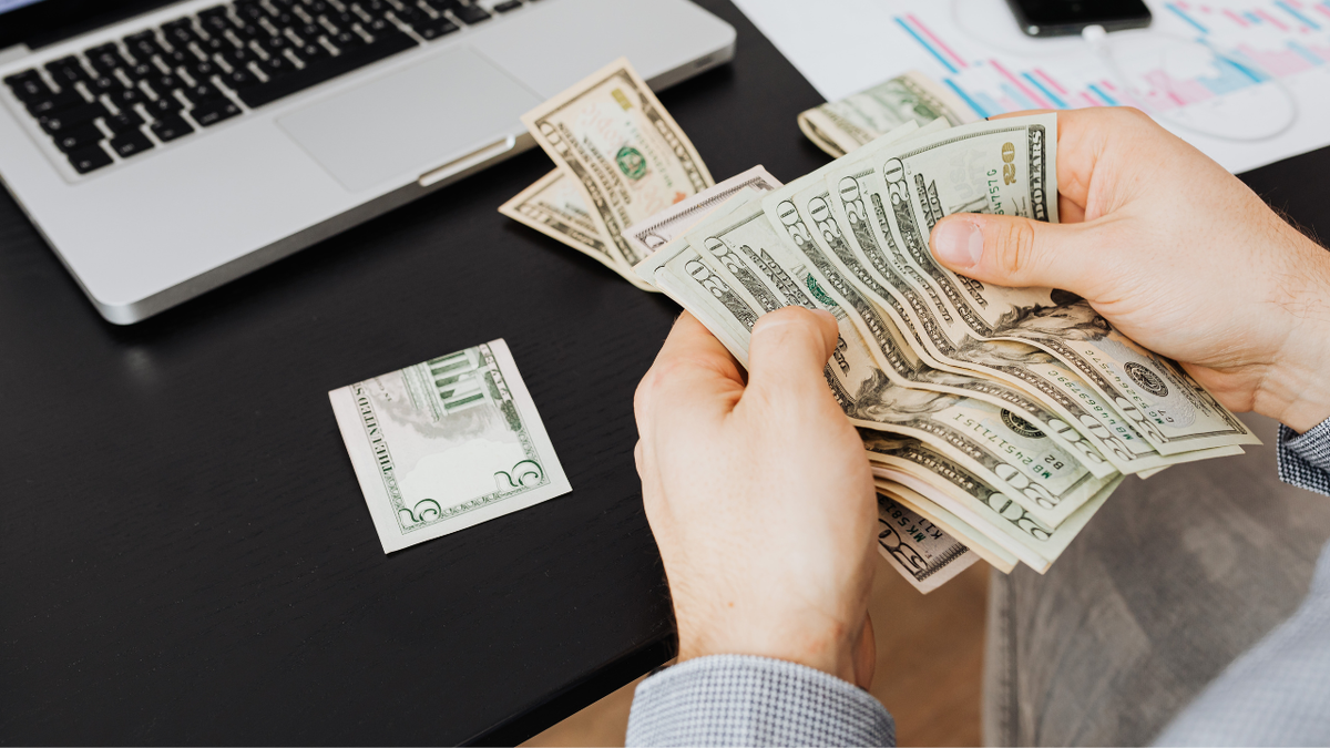 Судебный процесс после снятия денег со счёта: неожиданные последствия для клиентки банка