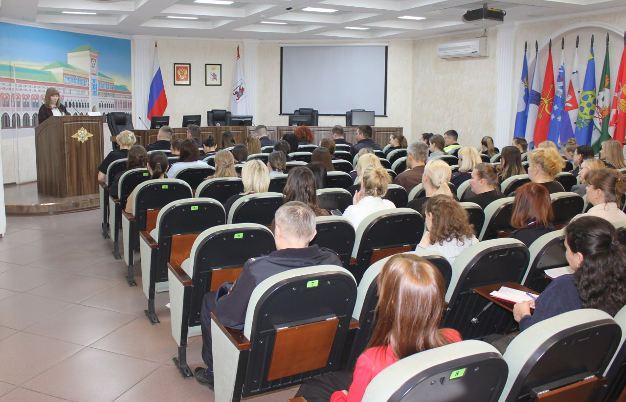 Сегодня лектор Российского общества «Знание», координатор Движения Первых Марийского государственного университета Шишокина Екатерина Николаевна провела для сотрудников марийской полиции занятие на тему: «Крымская весна:... Сегодня лектор Российского общества «Знание», координатор Движения Первых Марийского государственного университета Шишокина Екатерина Николаевна провела для сотрудников марийской полиции занятие на тему: «Крымская весна:...