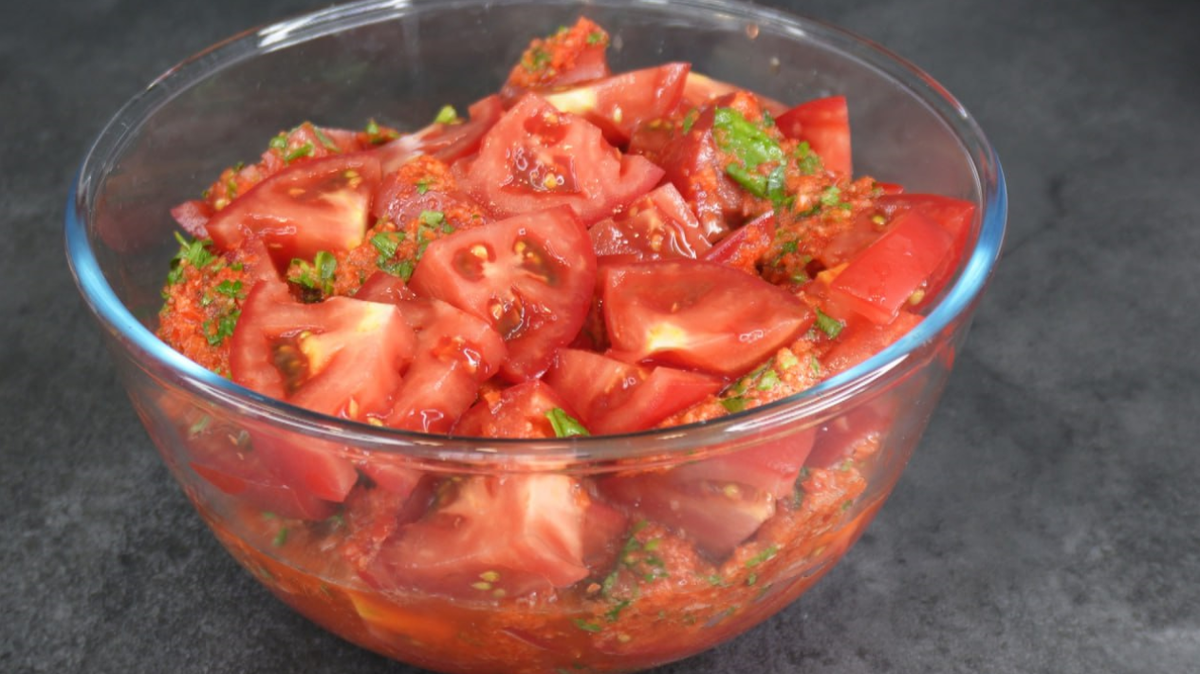 Помидоры по-новому: вкусная закуска, которая удивит всех на столе