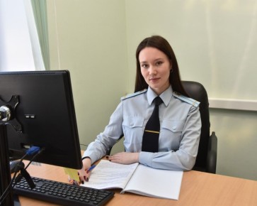 Следователь отдела по расследованию преступлений, совершенных с использованием информационно-телекоммуникационных технологий СУ УМВД России по г.Йошкар-Оле Карина Александрова желает всем #ХорошихВыходных