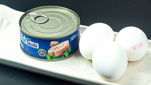 Необычная закуска из консервов и яиц: легкий рецепт для всей семьи