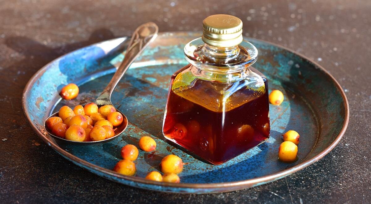 Польза и секреты приготовления масла облепихи: как сделать это чудо-лекарство дома