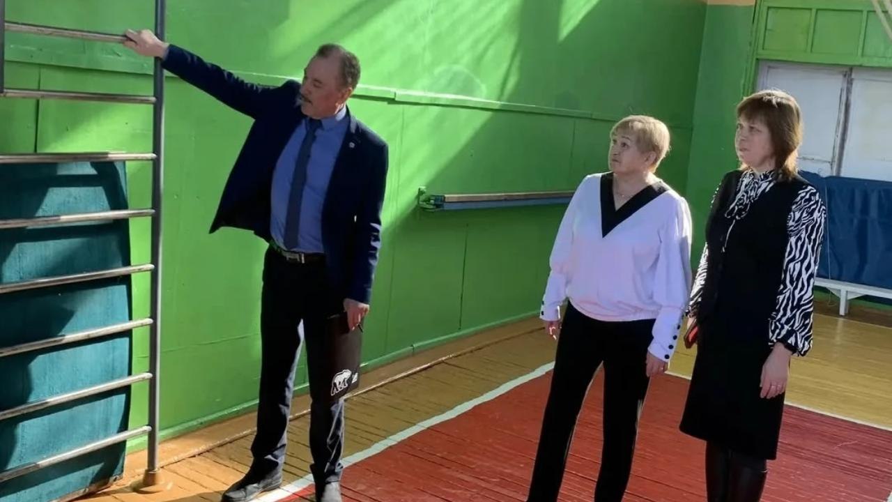 В посёлке Морки оценили безопасность школьного спортзала