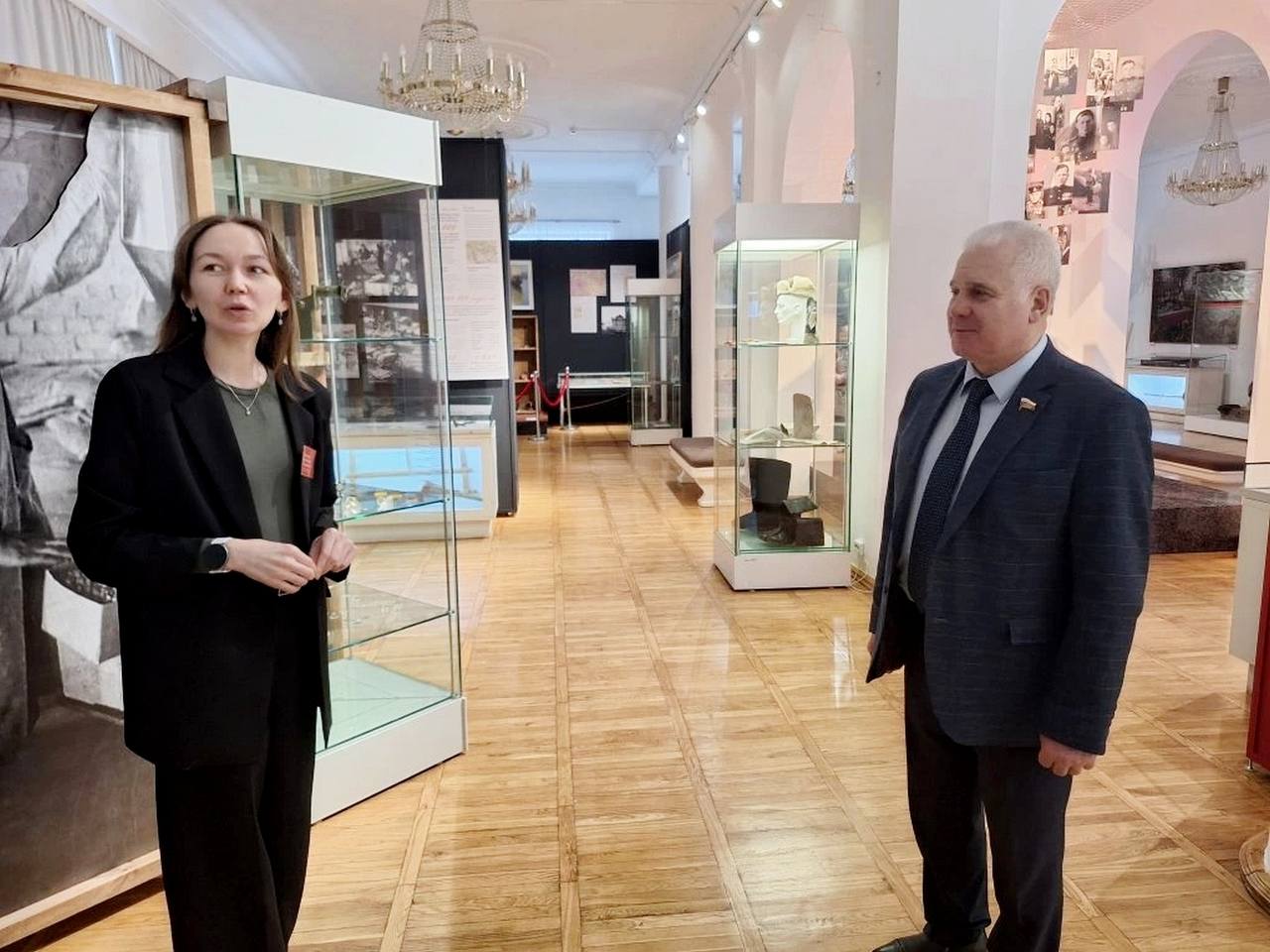 Сенатор РФ Сергей Мартынов посетил в Йошкар-Оле патриотическую выставку «Тихий фронт» Сенатор РФ Сергей Мартынов посетил в Йошкар-Оле патриотическую выставку «Тихий фронт»