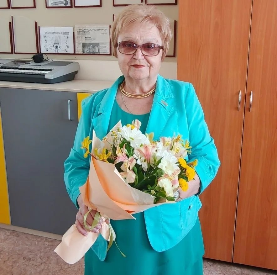 Лина Чирко – псевдоним йошкаролинки Галины Чирковой, поэта, руководителя клуба «Пегас», замечательного учителя русского языка и литературы