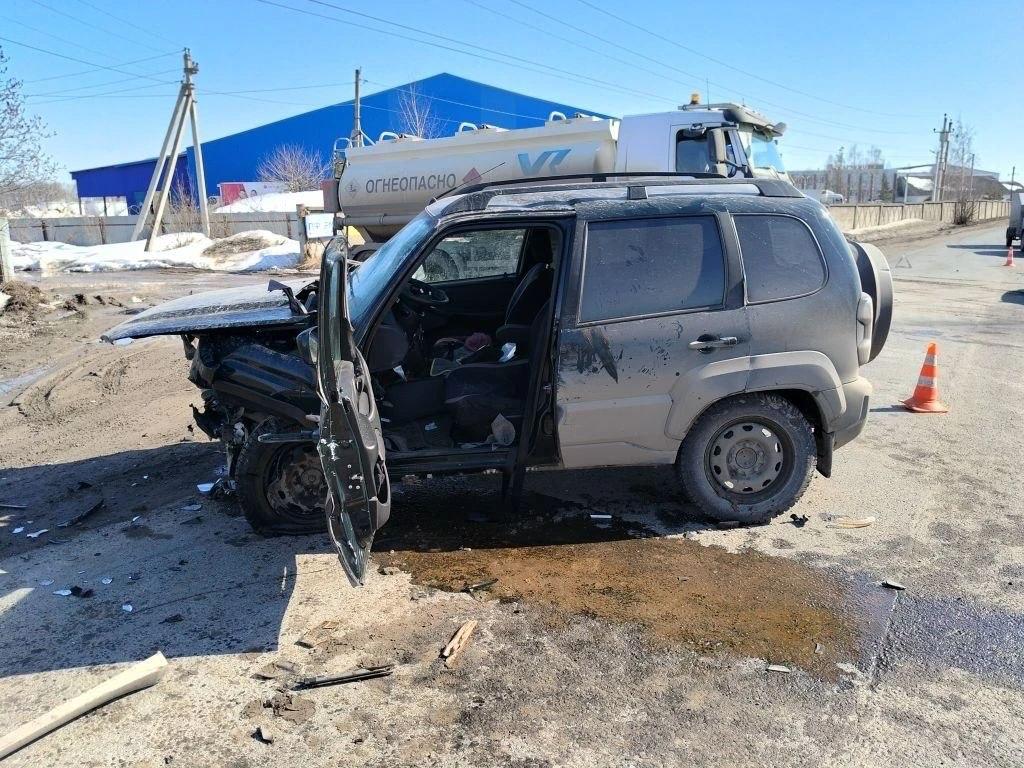3 человека пострадали и один погиб в ДТП, которое произошло около 11:20 на 1 км автодороги «Руэм - Йошкар-Ола» 3 человека пострадали и один погиб в ДТП, которое произошло около 11:20 на 1 км автодороги «Руэм - Йошкар-Ола»
