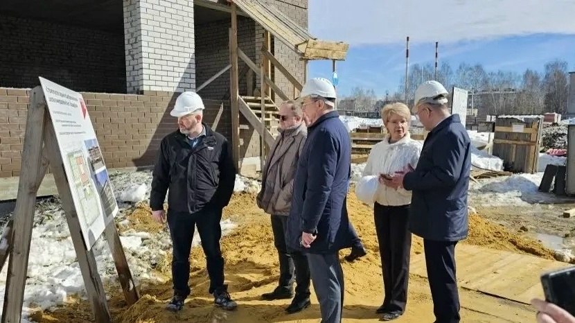 Чиновники проверили ремонт и строительство объектов культуры и образования Йошкар-Олы