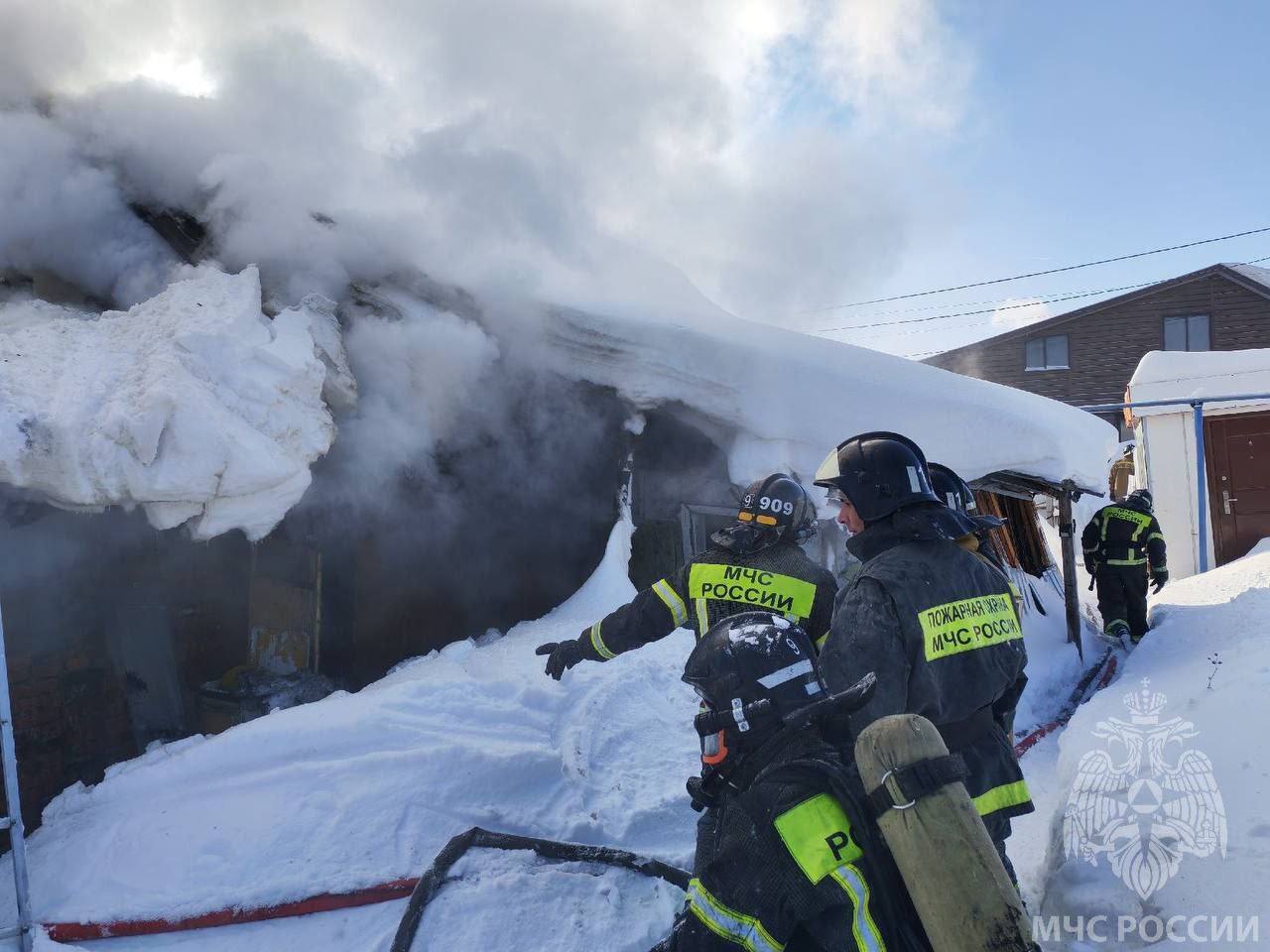 Не бросайте в мусорные контейнеры огнеопасные предметы