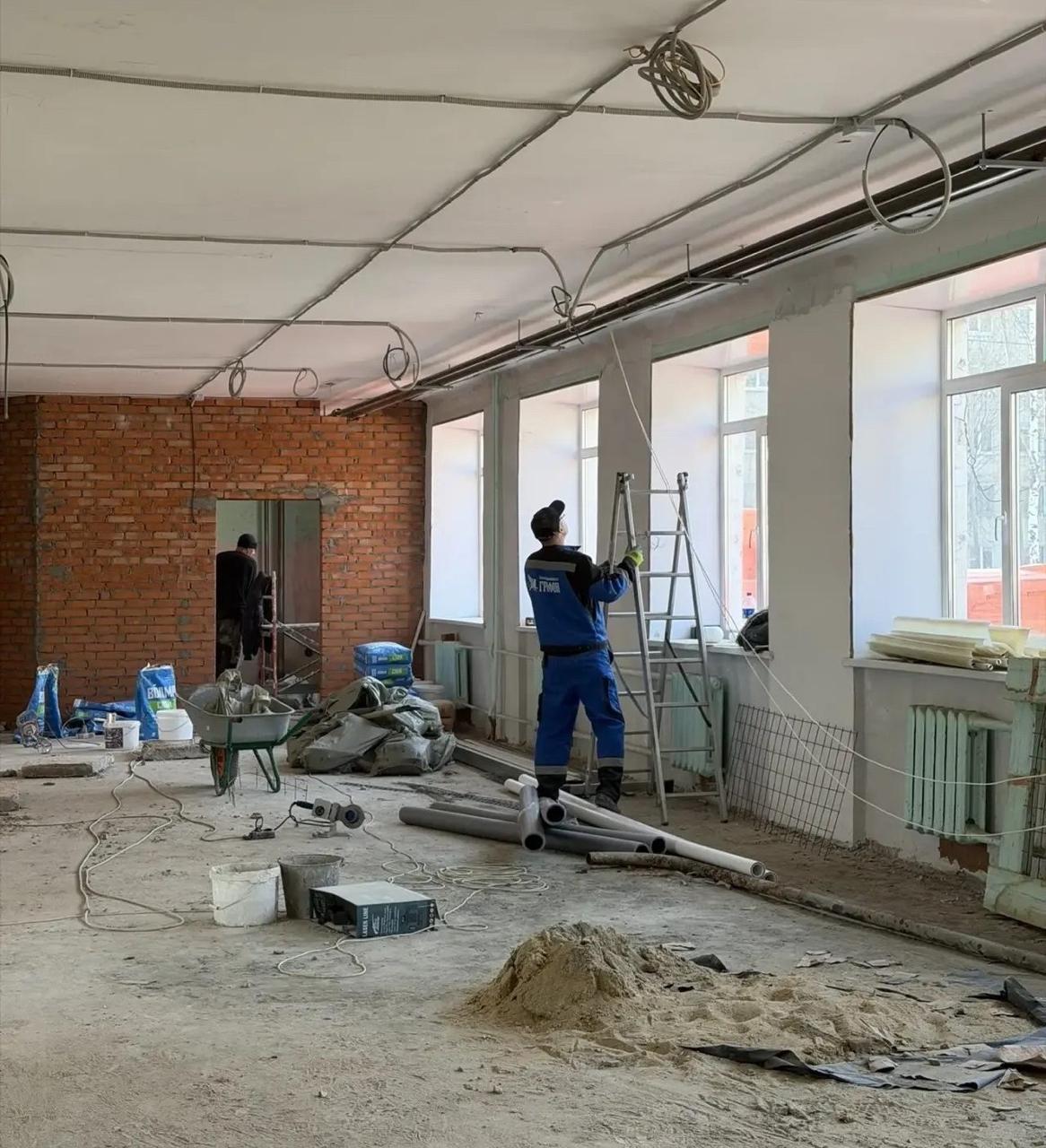 В Йошкар-Оле продолжается капитальный ремонт сразу в нескольких школах города