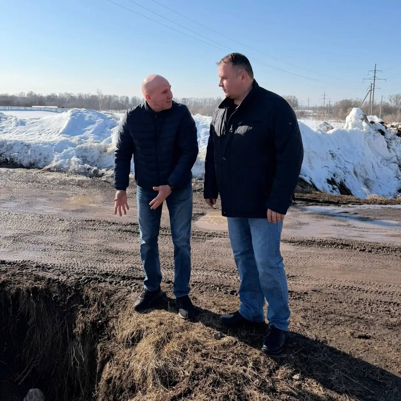 В преддверии весеннего половодья первый заместитель мэра Йошкар-Олы Владимир Смирнов совместно с начальником Управления по делам ГОиЧС Фаридом Ахмадуллиным провели выездную проверку в Якимовском выселке В преддверии весеннего половодья первый заместитель мэра Йошкар-Олы Владимир Смирнов совместно с начальником Управления по делам ГОиЧС Фаридом Ахмадуллиным провели выездную проверку в Якимовском выселке