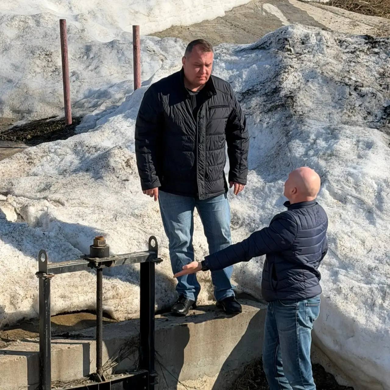 В преддверии весеннего половодья первый заместитель мэра Йошкар-Олы Владимир Смирнов совместно с начальником Управления по делам ГОиЧС Фаридом Ахмадуллиным провели выездную проверку в Якимовском выселке В преддверии весеннего половодья первый заместитель мэра Йошкар-Олы Владимир Смирнов совместно с начальником Управления по делам ГОиЧС Фаридом Ахмадуллиным провели выездную проверку в Якимовском выселке