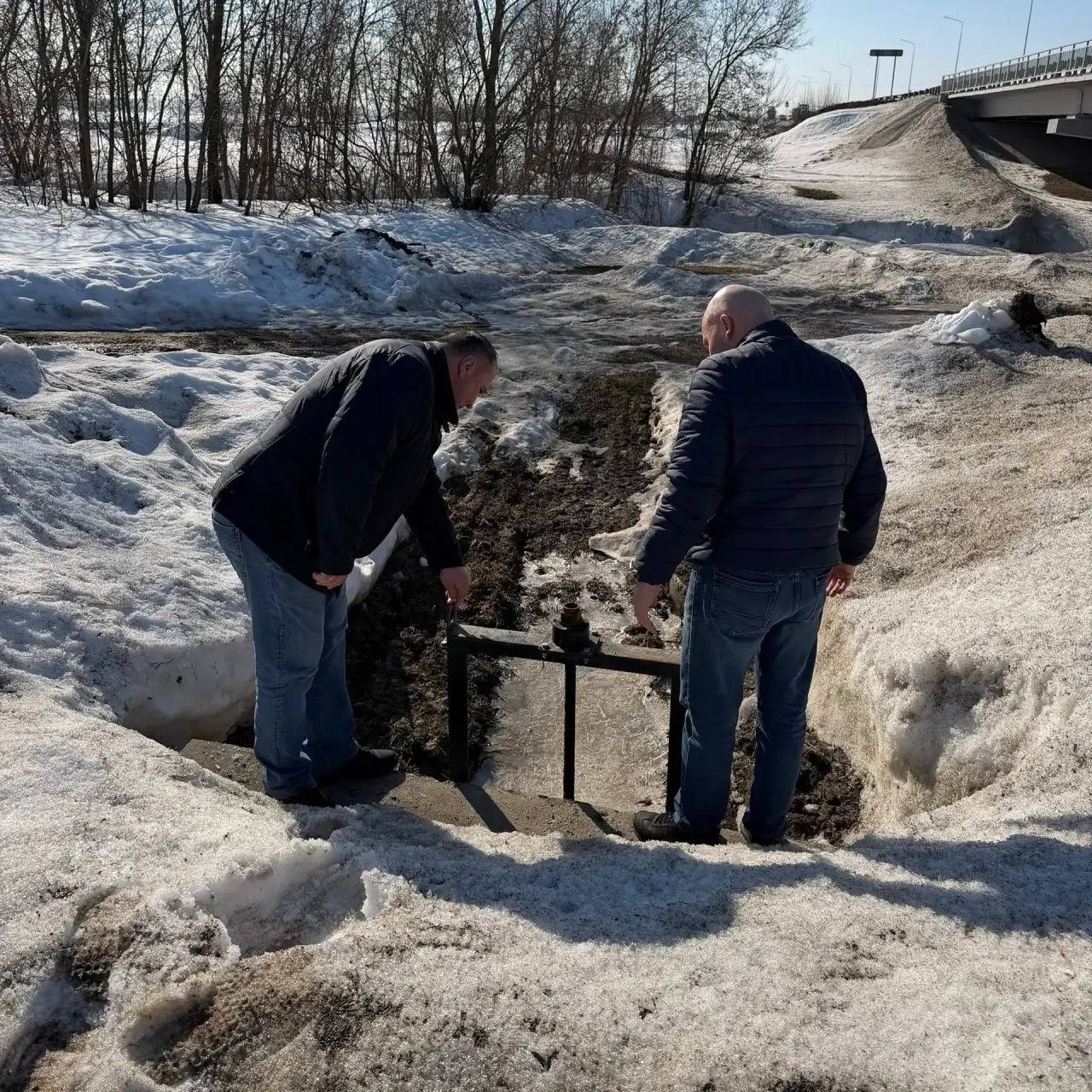 В преддверии весеннего половодья первый заместитель мэра Йошкар-Олы Владимир Смирнов совместно с начальником Управления по делам ГОиЧС Фаридом Ахмадуллиным провели выездную проверку в Якимовском выселке В преддверии весеннего половодья первый заместитель мэра Йошкар-Олы Владимир Смирнов совместно с начальником Управления по делам ГОиЧС Фаридом Ахмадуллиным провели выездную проверку в Якимовском выселке