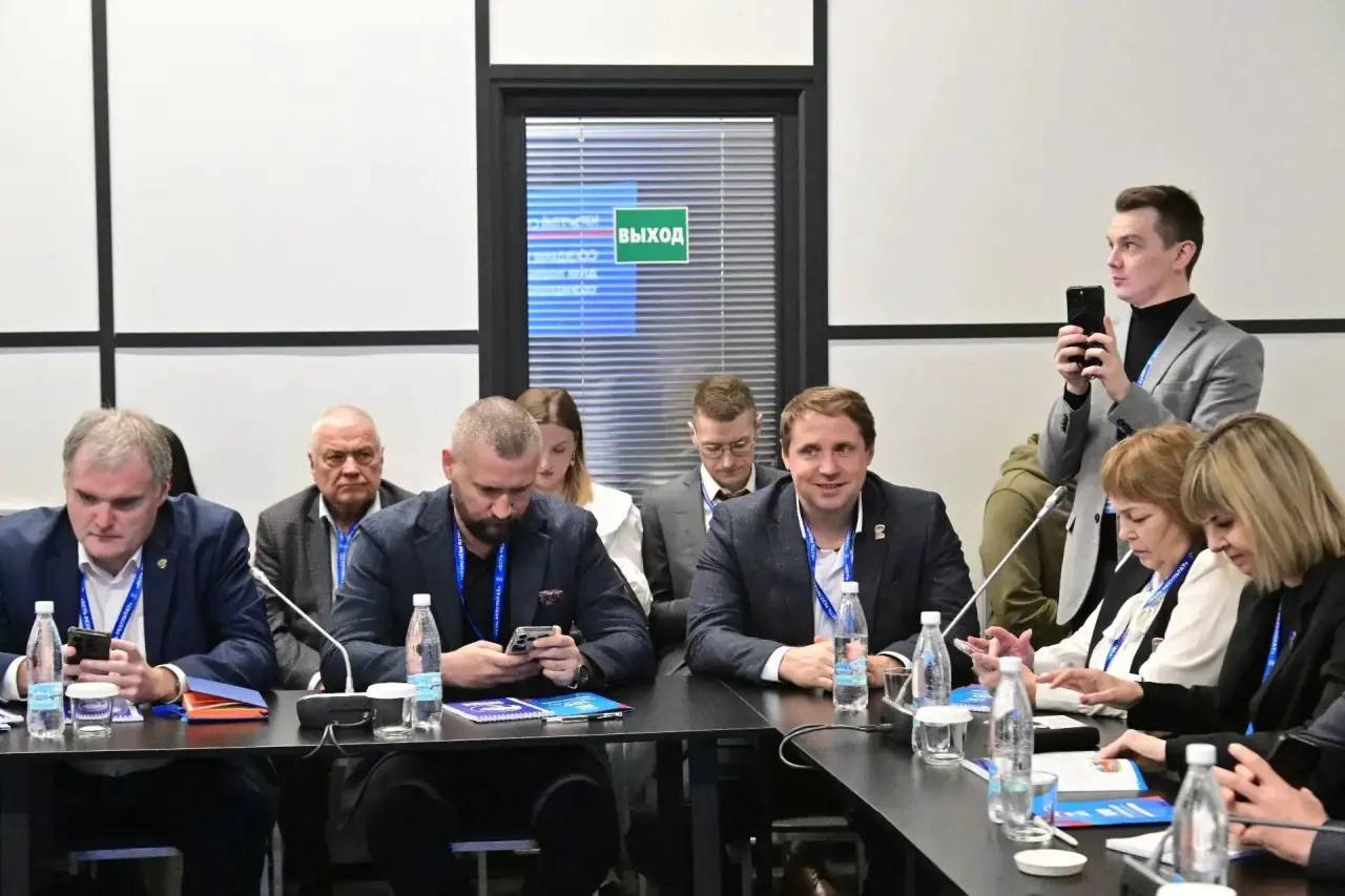 Михаил Васютин в составе делегации от Марий Эл принял участие в окружном форуме "Единой России" в Нижнем Новгороде Михаил Васютин в составе делегации от Марий Эл принял участие в окружном форуме "Единой России" в Нижнем Новгороде