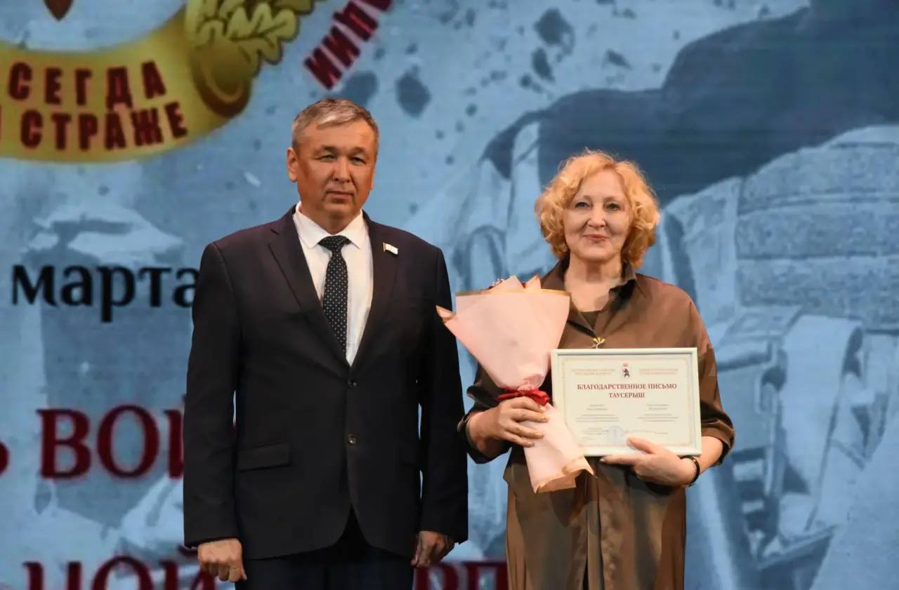 Александр Майоров поздравил сотрудников Росгвардии с профессиональным праздником и вручил благодарственные письма Александр Майоров поздравил сотрудников Росгвардии с профессиональным праздником и вручил благодарственные письма