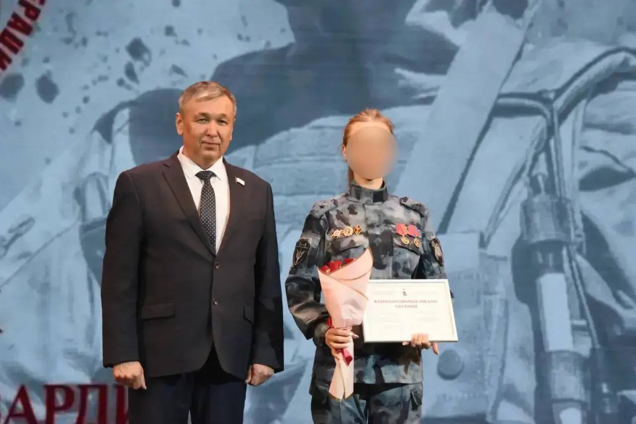 Александр Майоров поздравил сотрудников Росгвардии с профессиональным праздником и вручил благодарственные письма Александр Майоров поздравил сотрудников Росгвардии с профессиональным праздником и вручил благодарственные письма