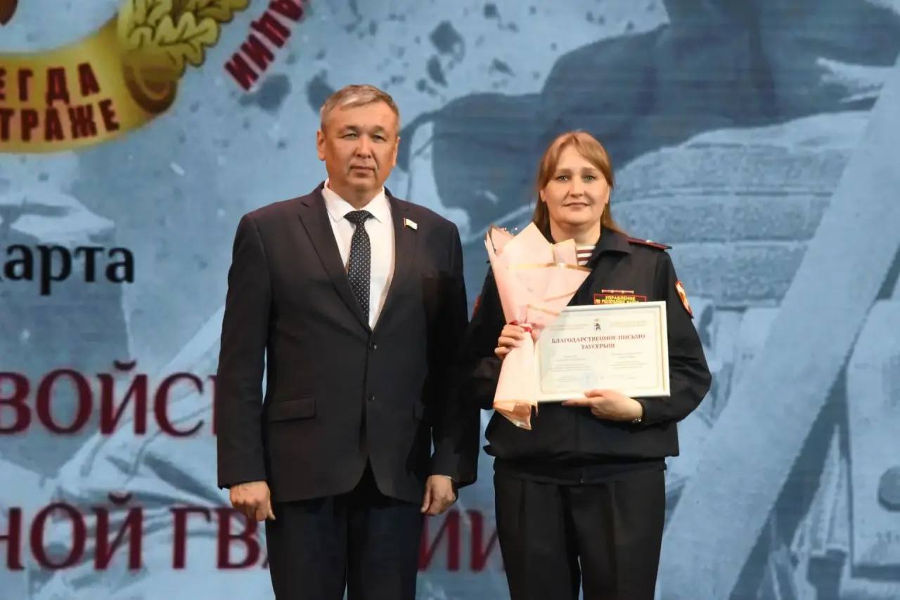 Александр Майоров поздравил сотрудников Росгвардии с профессиональным праздником и вручил благодарственные письма Александр Майоров поздравил сотрудников Росгвардии с профессиональным праздником и вручил благодарственные письма