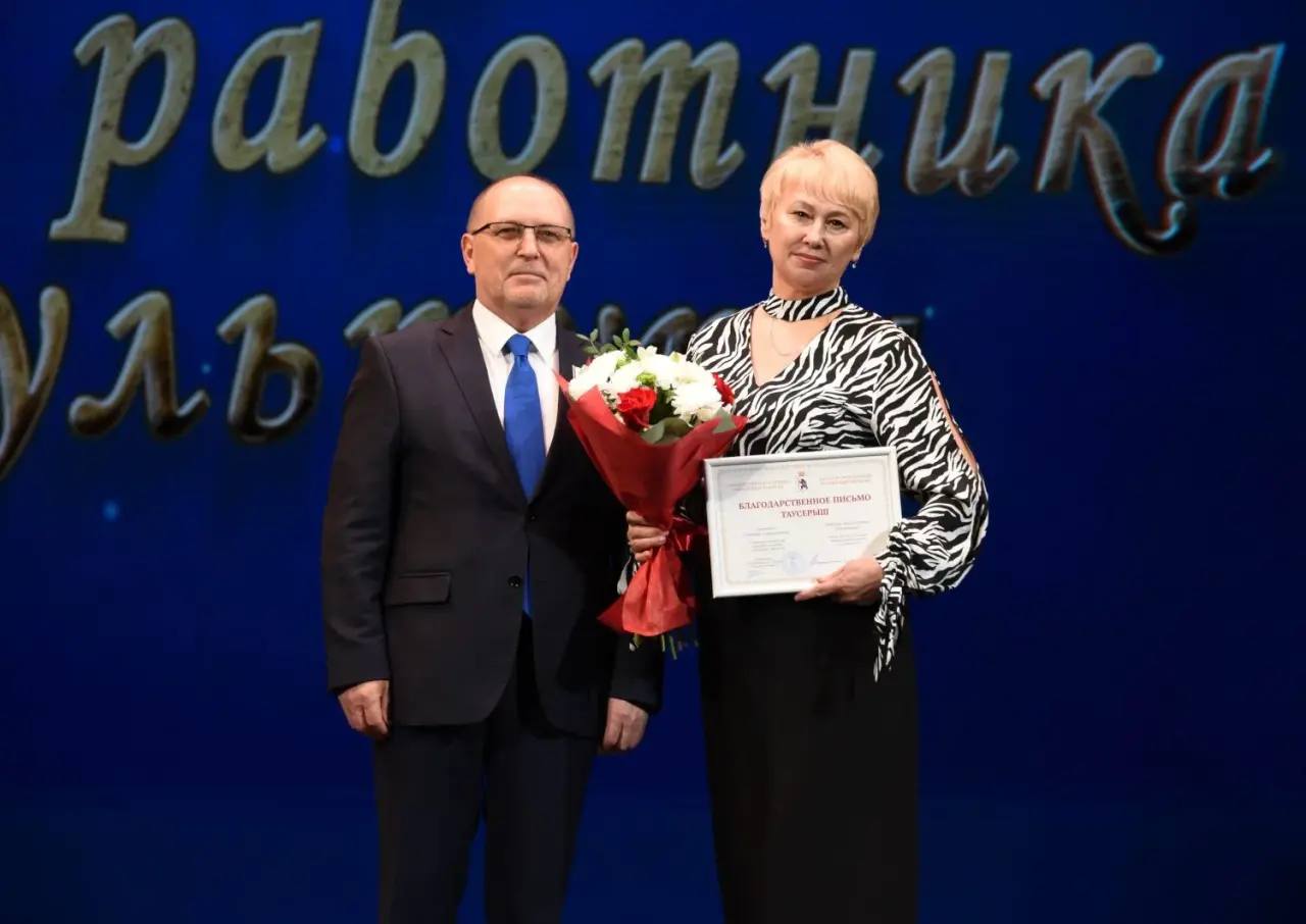 Спикер парламента вручил награды работникам культуры по случаю профессиональных праздников Спикер парламента вручил награды работникам культуры по случаю профессиональных праздников