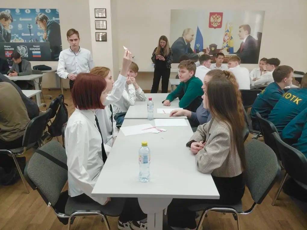 «Интеллектуальный баттл в Йошкар-Оле: студенты СУЗов сразились в легендарную игру «Что? Где? Когда?» «Интеллектуальный баттл в Йошкар-Оле: студенты СУЗов сразились в легендарную игру «Что? Где? Когда?»