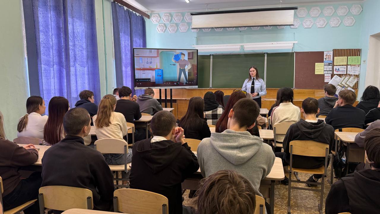 В Республике Марий Эл сотрудники полиции провели для школьников и студентов «Разговоры о важном»