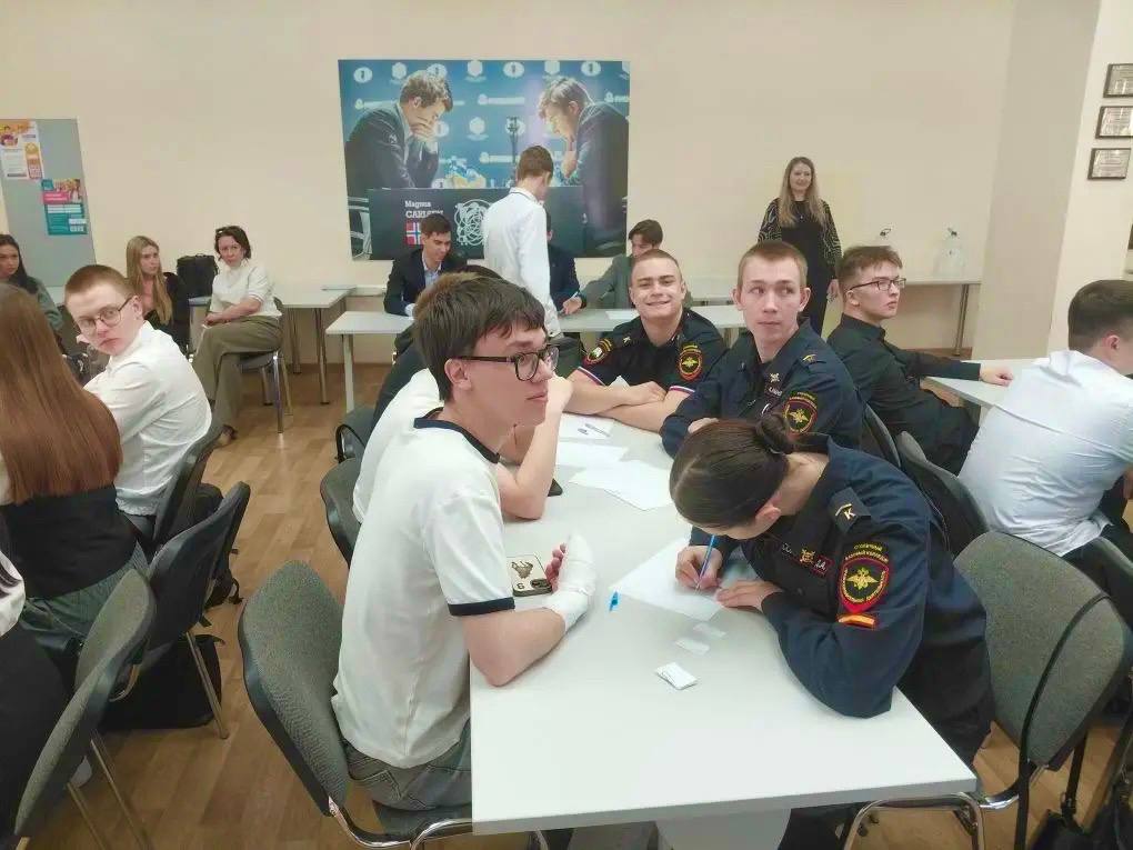 «Интеллектуальный баттл в Йошкар-Оле: студенты СУЗов сразились в легендарную игру «Что? Где? Когда?» «Интеллектуальный баттл в Йошкар-Оле: студенты СУЗов сразились в легендарную игру «Что? Где? Когда?»