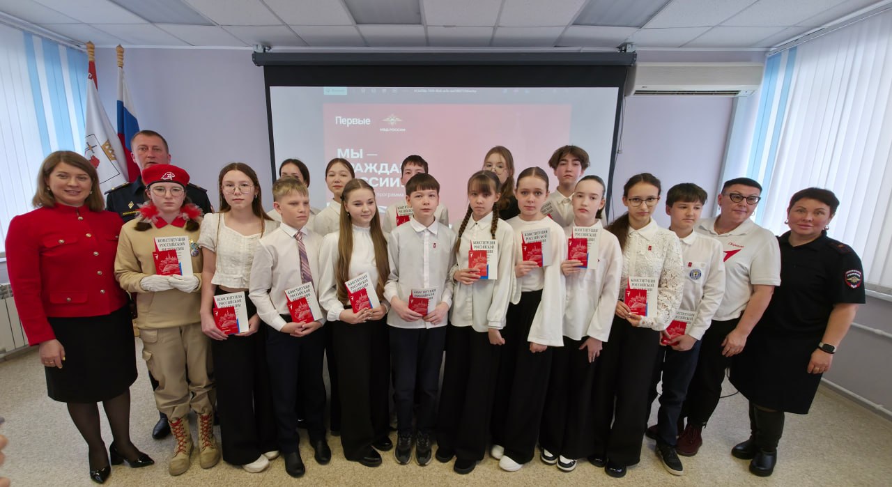 В Республике Марий Эл в День российского парламентаризма прошло торжественное вручение первых паспортов юным горожанам