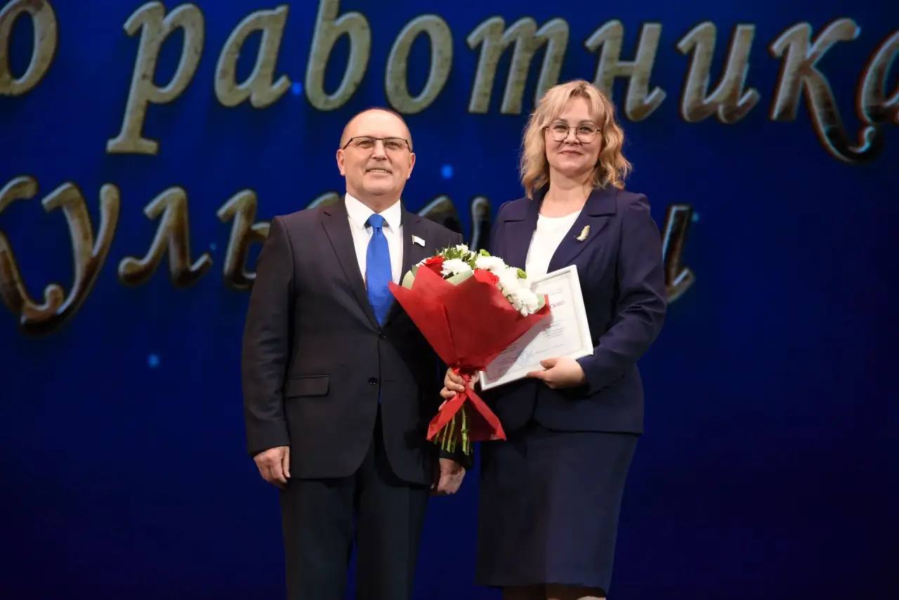 Спикер парламента вручил награды работникам культуры по случаю профессиональных праздников Спикер парламента вручил награды работникам культуры по случаю профессиональных праздников