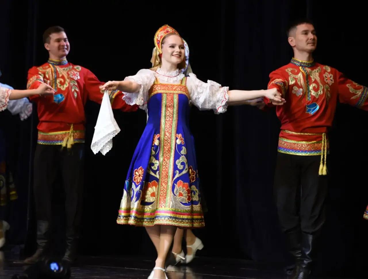 Спикер парламента вручил награды работникам культуры по случаю профессиональных праздников Спикер парламента вручил награды работникам культуры по случаю профессиональных праздников