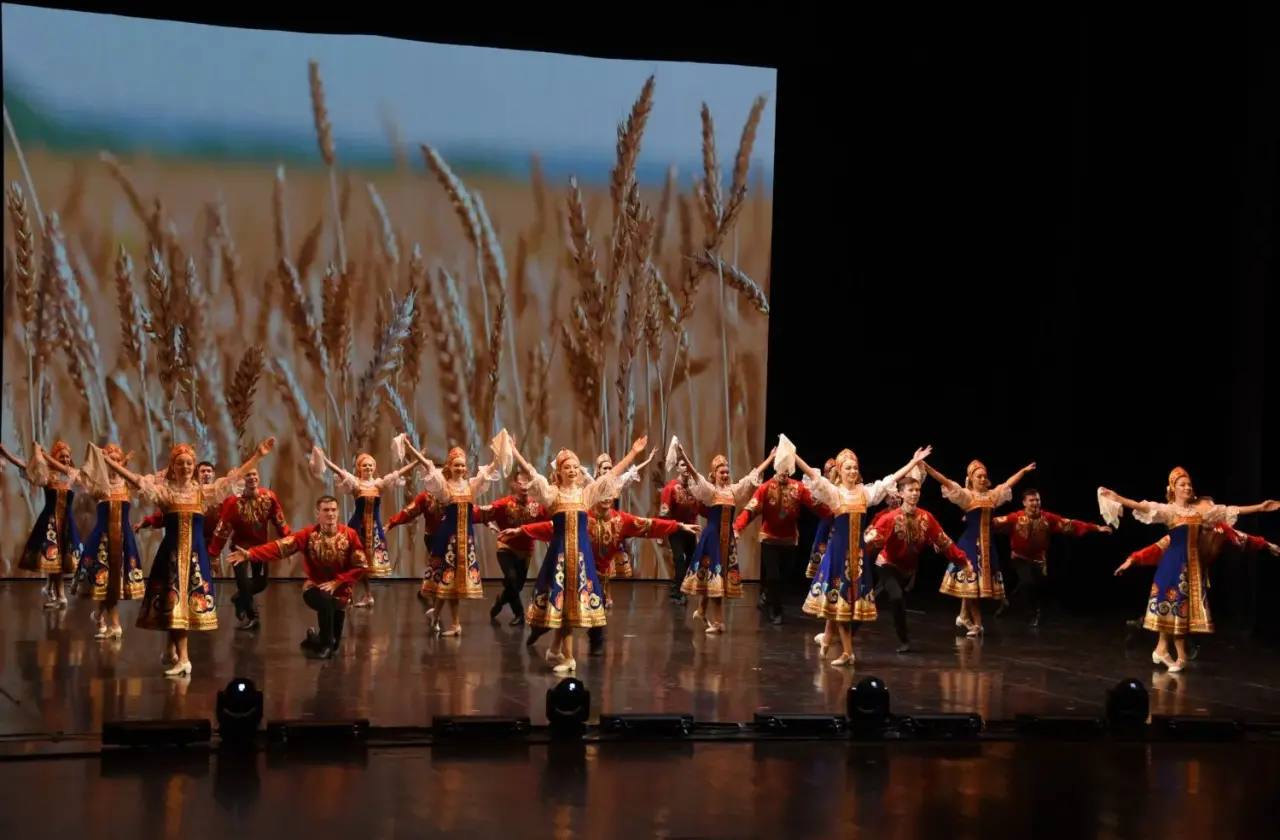 Спикер парламента вручил награды работникам культуры по случаю профессиональных праздников Спикер парламента вручил награды работникам культуры по случаю профессиональных праздников