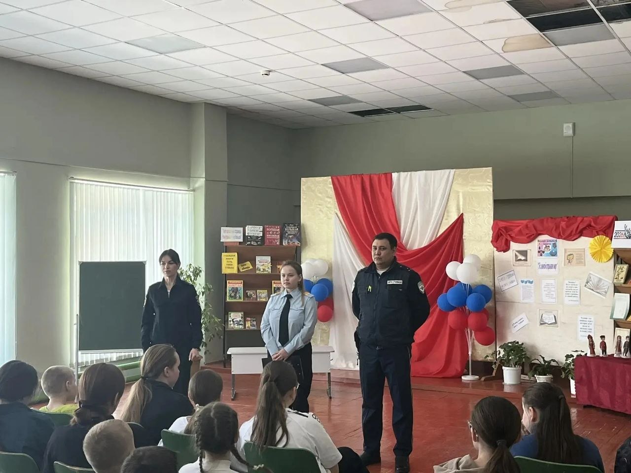 В Советском и Новоторъяльском районах республики полицейские проводят уроки дорожной безопасности В Советском и Новоторъяльском районах республики полицейские проводят уроки дорожной безопасности