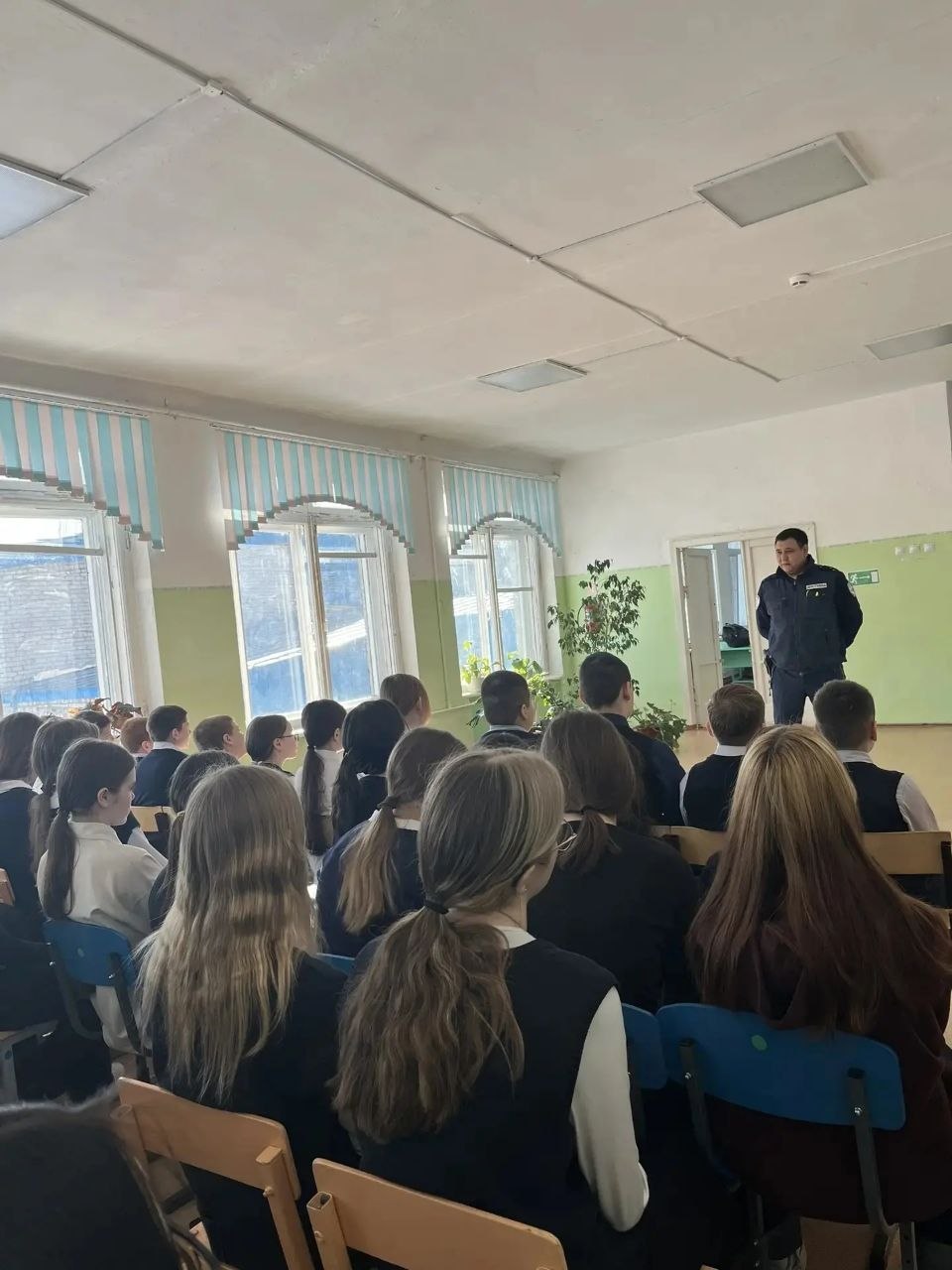 В Советском и Новоторъяльском районах республики полицейские проводят уроки дорожной безопасности В Советском и Новоторъяльском районах республики полицейские проводят уроки дорожной безопасности