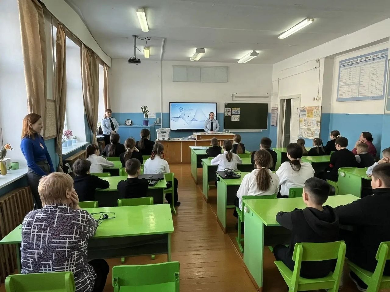 В Советском и Новоторъяльском районах республики полицейские проводят уроки дорожной безопасности В Советском и Новоторъяльском районах республики полицейские проводят уроки дорожной безопасности