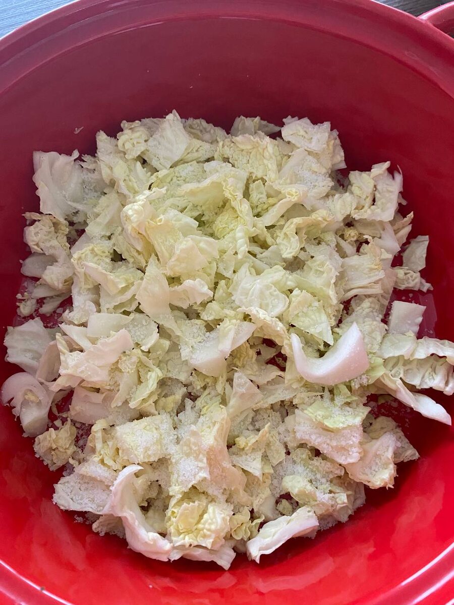 Сочный салат с авокадо и пекинской капустой на скорую руку