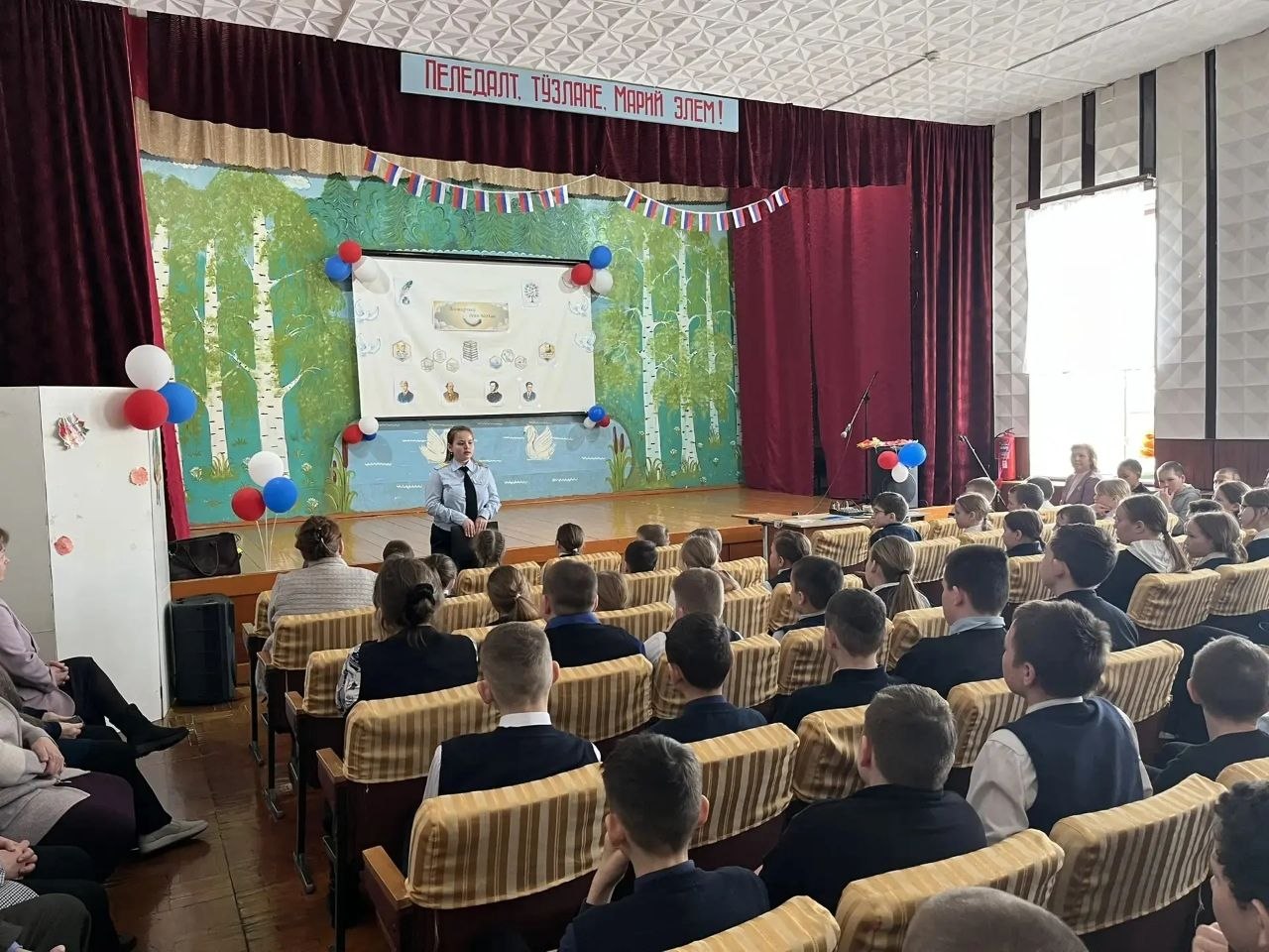 В Советском и Новоторъяльском районах республики полицейские проводят уроки дорожной безопасности В Советском и Новоторъяльском районах республики полицейские проводят уроки дорожной безопасности