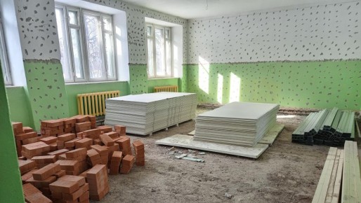 В Юринском детсаду штукатурят стены и завозят материалы для ремонта