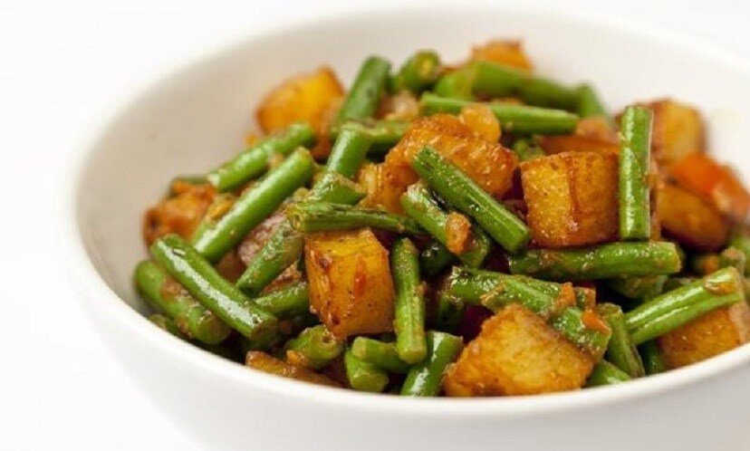 Вкусное карри с картофелем и стручковой фасолью за 20 минут