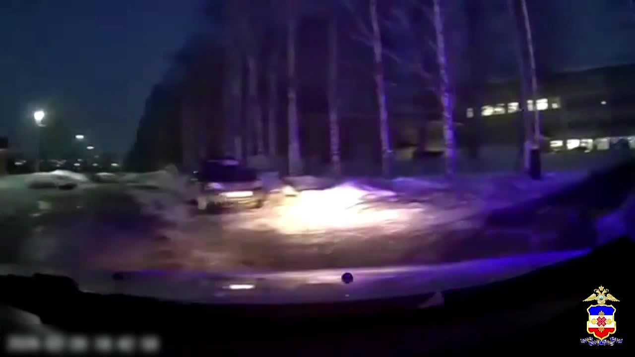 В Марий Эл автоинспекторы доставили в больницу автоледи, которой стало плохо за рулём на трассе