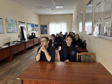 В Республике Марий Эл сотрудники патрульно-постовой службы провели День открытых дверей для студентов в рамках акции "Будь в форме"