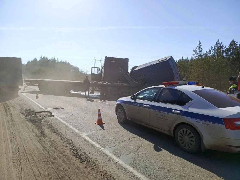 В Волжском районе сотрудники Госавтоинспекции установливают обстоятельства смертельного ДТП