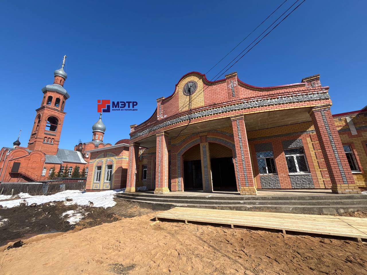 В посёлке Медведево недостроенный цирк превращается в музыкальную школу В посёлке Медведево недостроенный цирк превращается в музыкальную школу