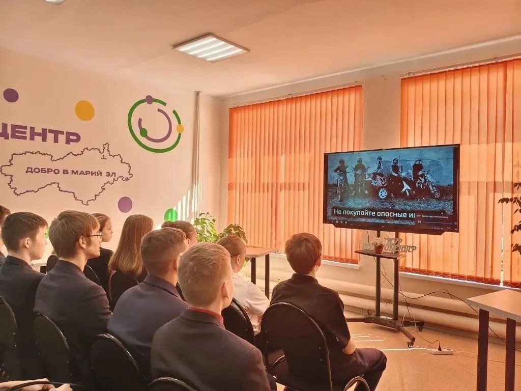 Автоинспекторы и общественные активисты провели для молодежи