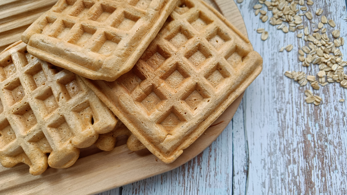 Овсяные вафли на ряженке с сушёными томатами и базиликом