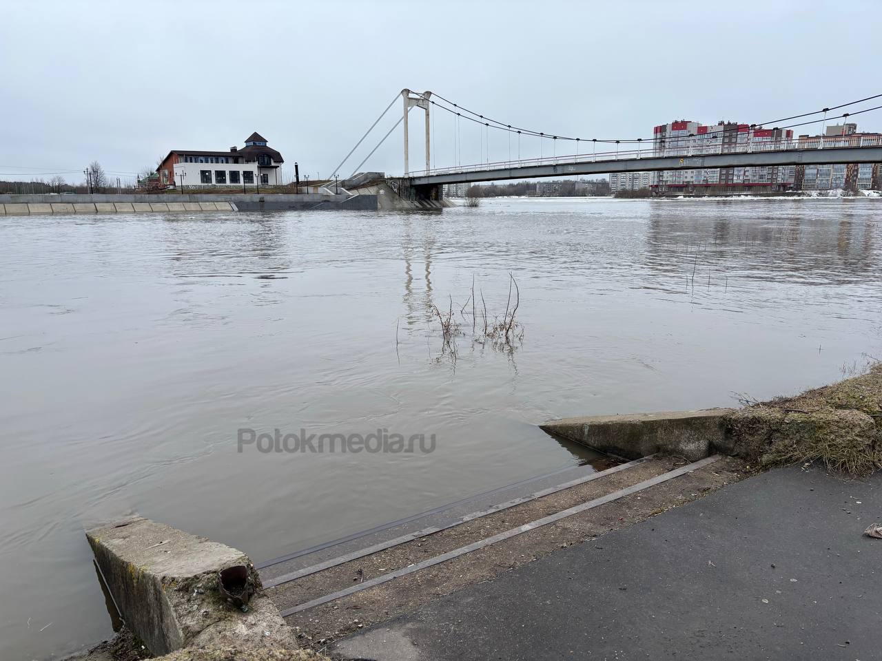 За ночь уровень воды в Малой Кокшаге в Йошкар-Оле заметно подрос За ночь уровень воды в Малой Кокшаге в Йошкар-Оле заметно подрос