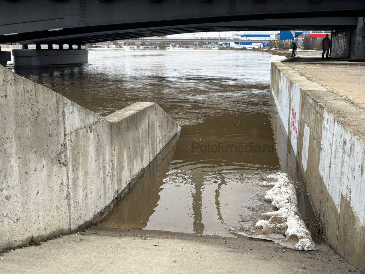 За ночь уровень воды в Малой Кокшаге в Йошкар-Оле заметно подрос За ночь уровень воды в Малой Кокшаге в Йошкар-Оле заметно подрос