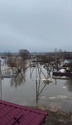 Телеграм-канал «Топь» публикует кадры начала улицы Комсомольская в Йошкар-Оле этим утром