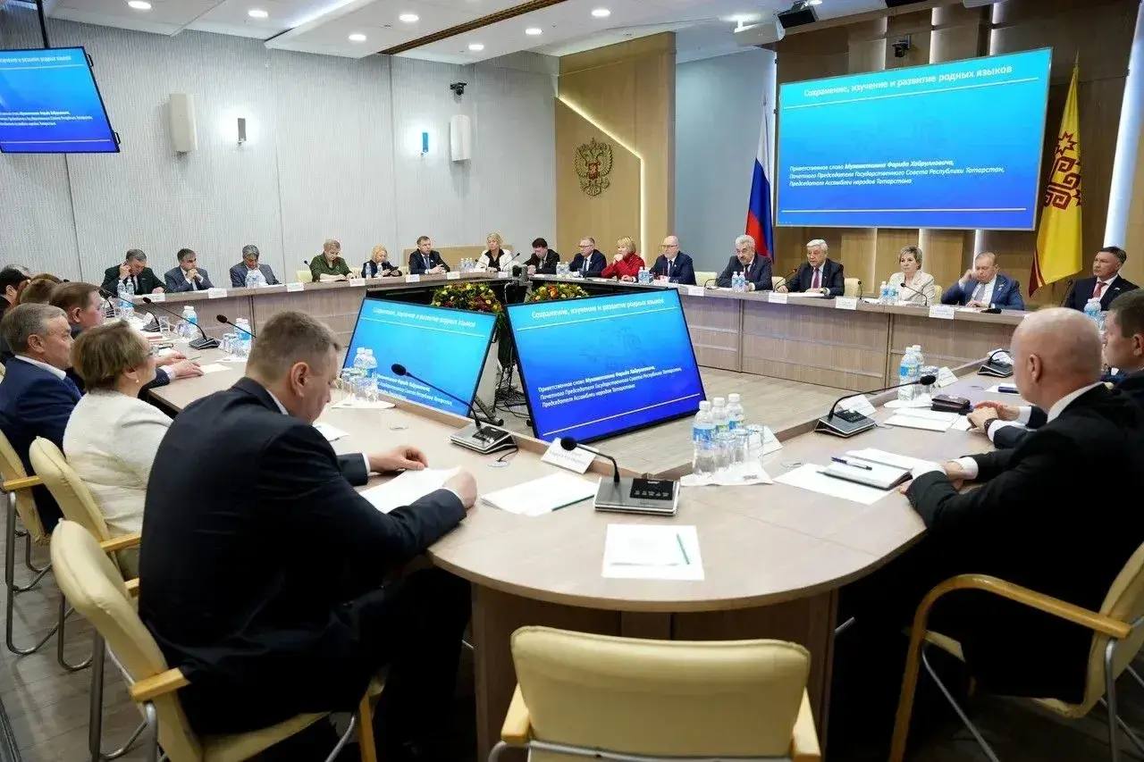 В Чебоксарах обсудили сохранение родных языков: итоги совместного заседания комитетов парламентов Чувашии и Марий Эл